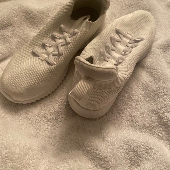 White pull on nurse/ lab shoes size 37 - Picture 4 of 4